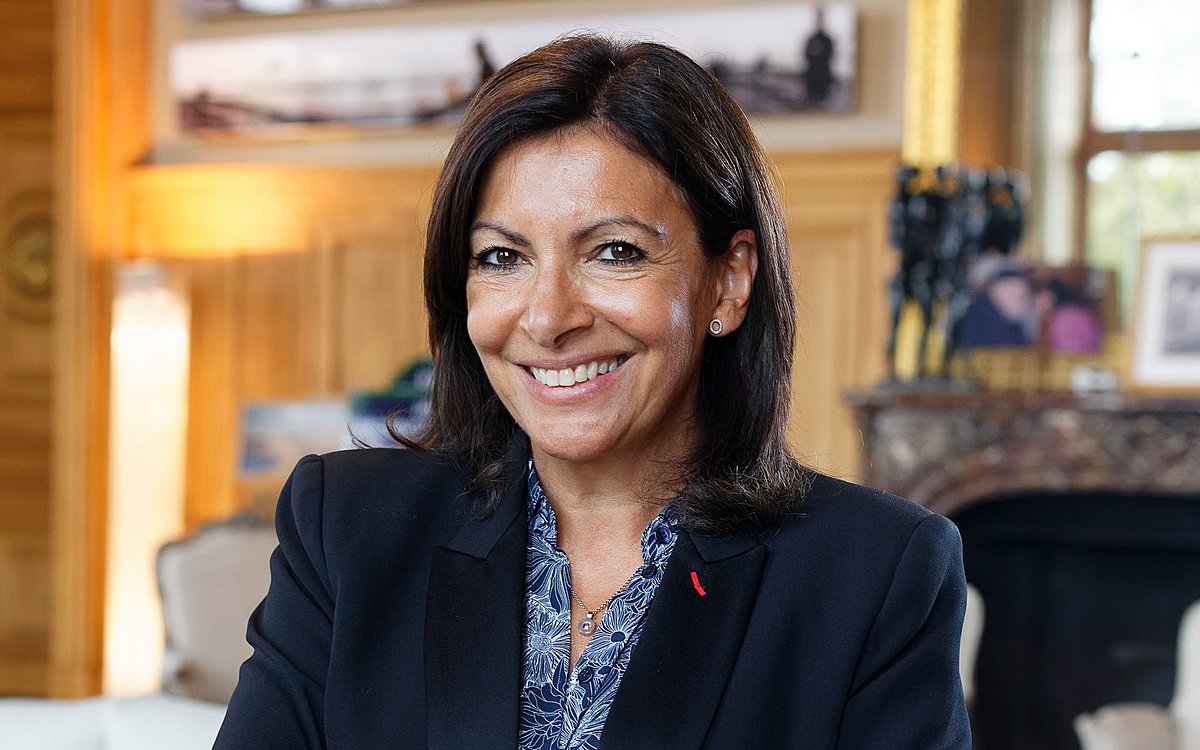 SirenesFR's tweet image. 🔴 ALERTE INFO | NOUVELLES RÉVÉLATIONS SUR LES VOYAGES D’ANNE HIDALGO : 220 000 EUROS DE FRAIS MYSTERIEUX ! 💸

💼 Après les polémiques sur ses notes de frais, Anne Hidalgo est à nouveau ciblée : la maire de Paris voyagerait très fréquemment en classe business, grâce à un…
