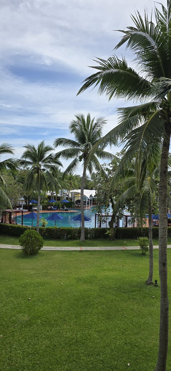 vaibhavluthra's tweet image. I had the privilege to stay in Sofitel Krabi during my recent trip to Thailand. It is one of the finest properties one would appreciate to stay in during travel. Below is a thread sharing everything. 👇🏻