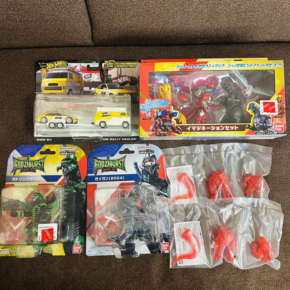 superg0dzilla's tweet image. 本日購入分です
HWのレジェンドツアーはラリーハウラーが欲しかったので買っちゃいました😋
ゴジバーストは今日からキャンペーンでバニゴジ貰えたので、持て余してるフラストレーションを解放してたくさん買っちゃいました🥹念願のガトリングガイガン🔫
#ホットウィール
#hotwheels
#ゴジバースト