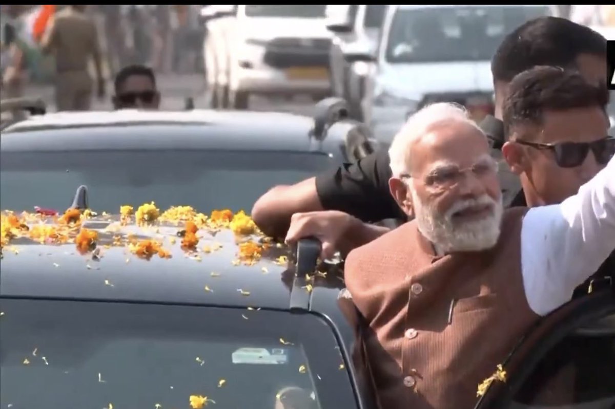 prabhatkhabar's tweet image. Gujrat :प्रधानमंत्री नरेंद्र मोदी ने गुजरात के नर्मदा में जोशीला रोड शो किया.

#PMModi #Narmada #Gujarat #BiharElection2025 #RoadShow
@narendramodi @PMOIndia @BJP4India @Bhupendrapbjp @BJP4Gujarat
