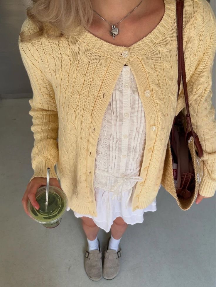 chloecowboy13's tweet image. reply for a color! I got yellow 💛
-something you like
-an album
-a celebrity 
-an outfit