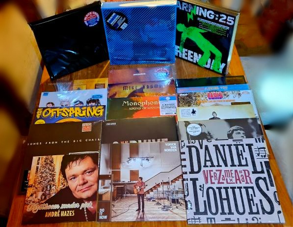 HOT STUFF!! 
Er zijn héél veel nieuwe releases en heruitgaves in een speciale editie binnengekomen op vinyl!
Kijk voor een compleet overzicht op onze site:
cdenlp.nl/nieuw-verwacht/