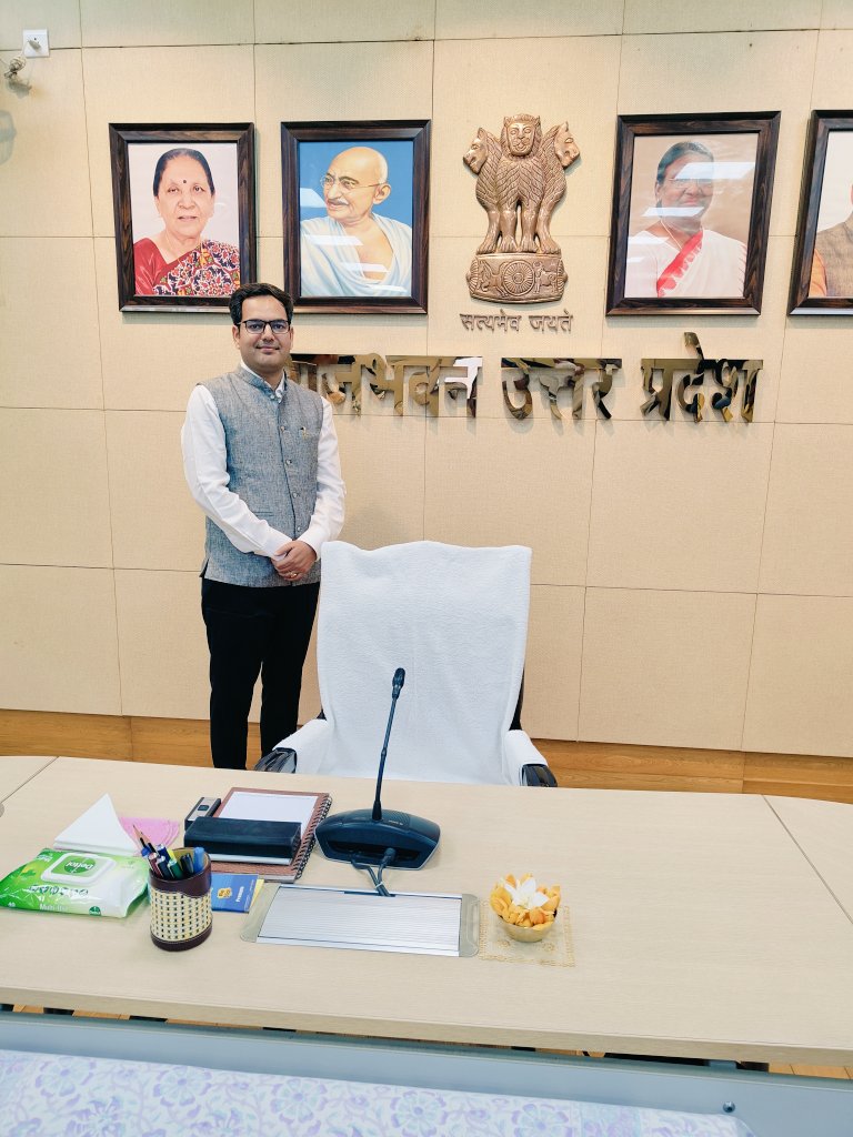 nirajkumar1988's tweet image. A fruitful visit to Rajbhavan (Governor House) Lucknow for NAAC presentation.
We are grateful to the honourable Chancellor Madam for her valuable suggestions and enriching insights 
🙏