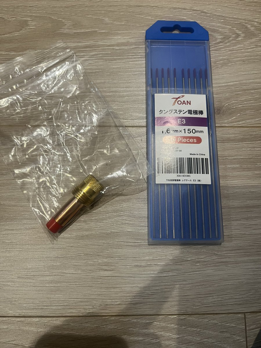 Tansoku_king's tweet photo. お試しでレアアースのタングステン買った。
こう言う新しいアイテム試したい時に限っては溶接作業が無い💧
#溶接 #タングステン #TOAN https://t.co/LNj4uKeq4F