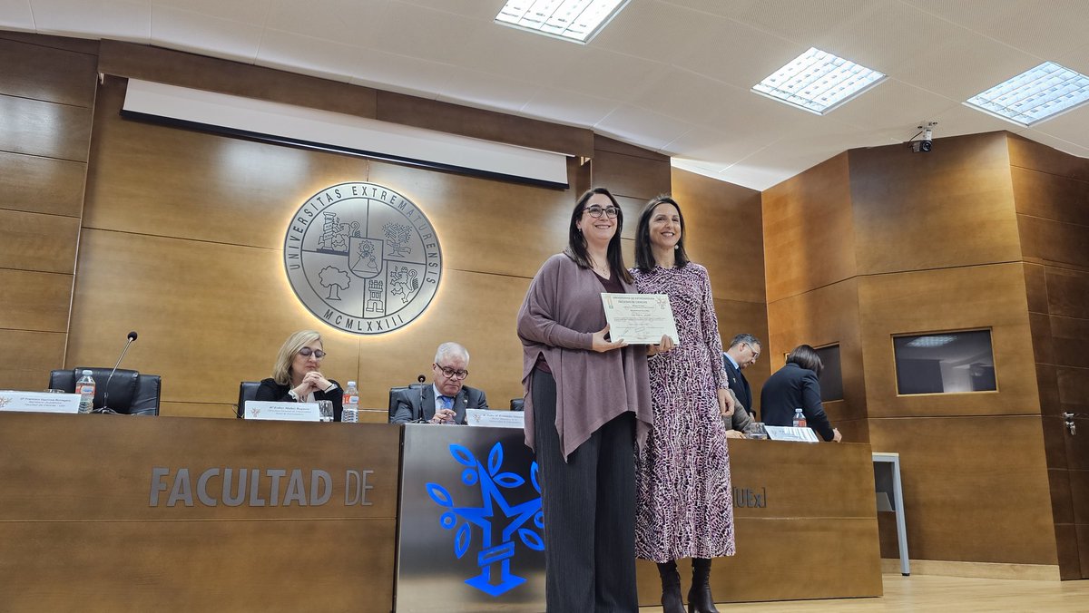 Entrega de diplomas a los ganadores de las diferentes categorías del concurso "Diviértete con la Estadística".
✅️ IES Sierra de Santa Bárbara
✅️ IES de Castuera
✅️ Colegio Salesiano Ramón Izquierdo
¡Enhorabuena a todos los estudiantes,  profesores y centros! 👏👏👏👏