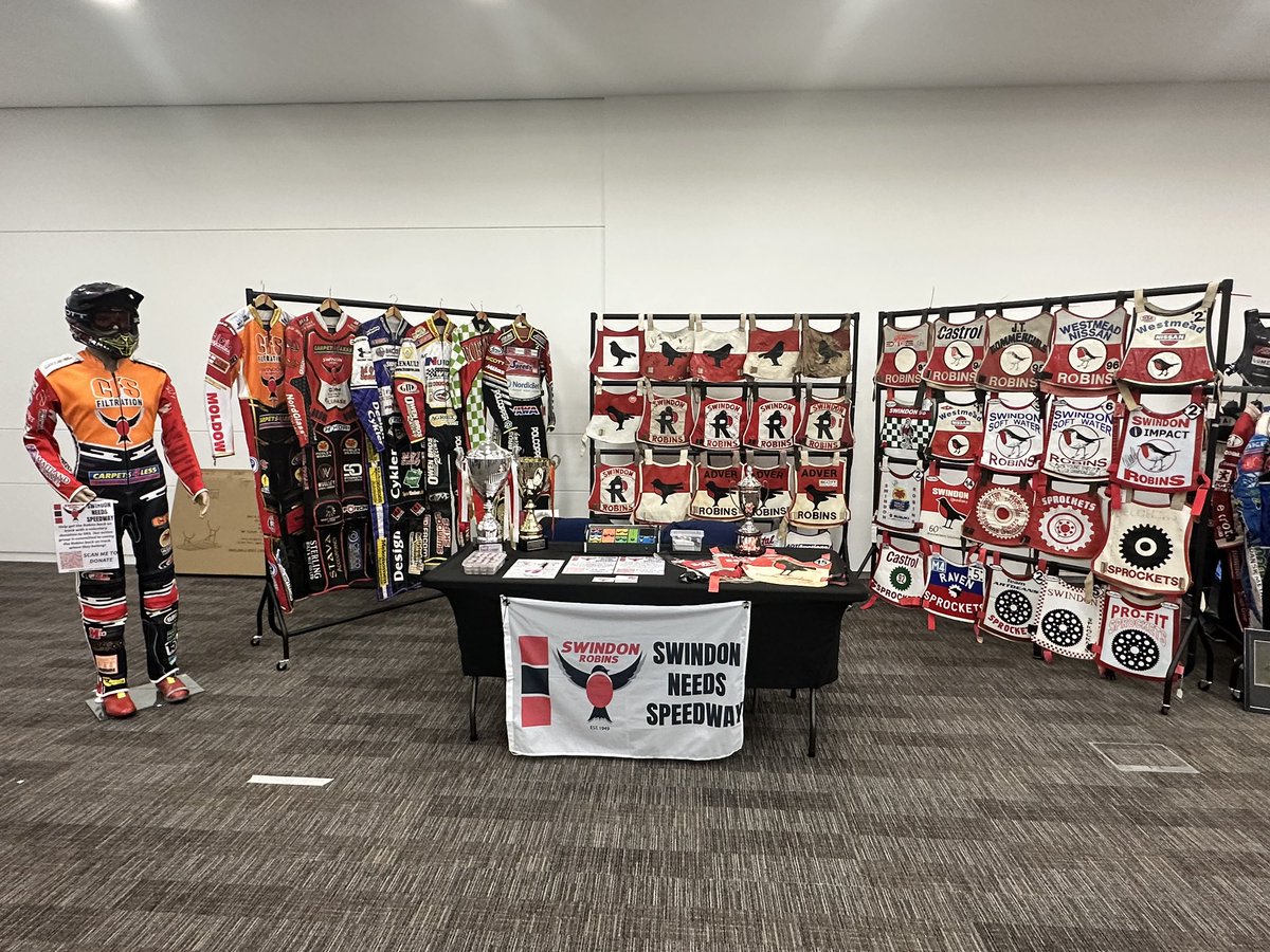 SNSactiongroup's tweet image. If you're heading to the #speedwayshow today, be sure to pop and see @nelson0376 and his fabulous @SwindonSpeedway collection.
#swindon
#speedway
#swindonneedsspeedway