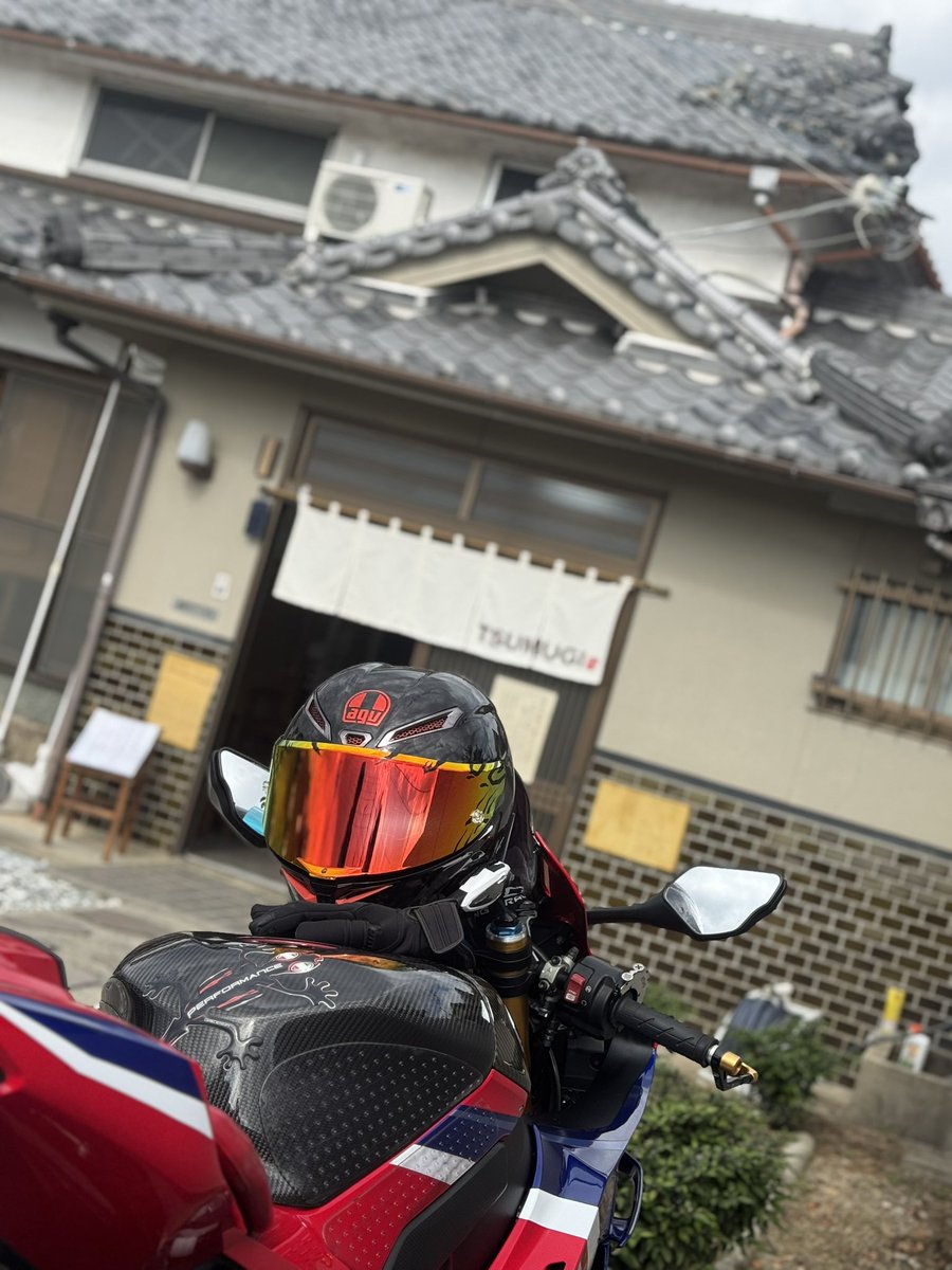CBR1000RR_Rsp's tweet image. 今日は姫路までお蕎麦を食べに！
つけ汁に大根汁があってそれが衝撃的な美味しさでした！
ちゃんとオデザも立ち寄り
最高の１日でした！

さてさて明日はどこ行こうかなぁ😁

#CBR
#ツーリング
#TSUMUGI
#お蕎麦