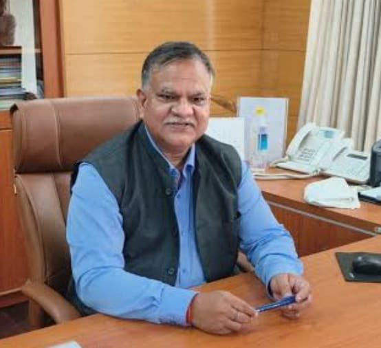 amitmishrasw2's tweet image. उत्तर प्रदेश-

पूर्व मुख्य सचिव को नई जिम्मेदारी -

उत्तर प्रदेश में स्टेट ट्रांसफॉर्मेशन कमीशन (योजना आयोग) के CEO सेवानिवृत मुख्य सचिव IAS मनोज कुमार सिंह बनाये गये है
उन्हें यह जिम्मेदारी 3 साल के लिए मिली है

#Lucknow #UttarPradesh