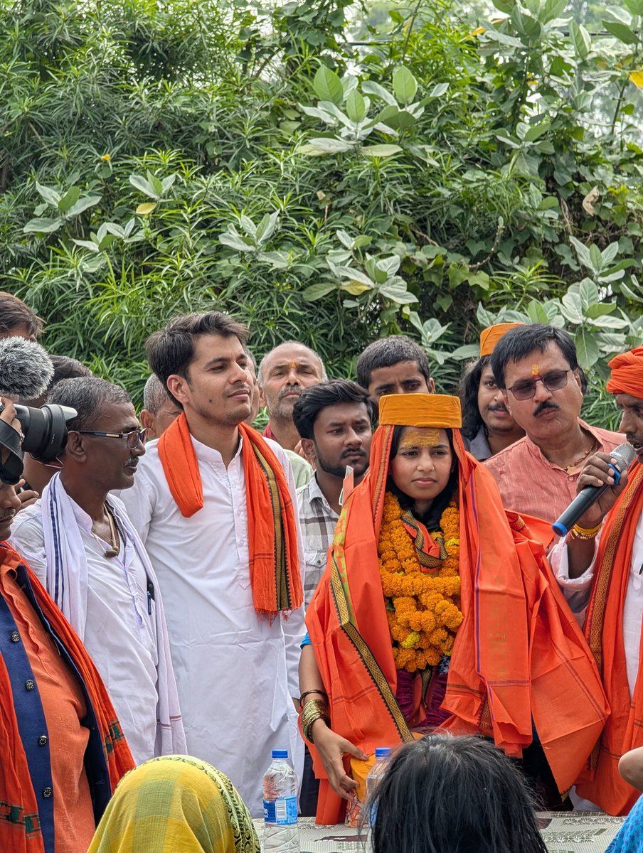 Zeepramod's tweet image. सब जगह मैथली ठाकुर की जीत की बात हो रही है पर इस जीत में @HitanandSharma जी चुनावी रणनीति और इस फोटो में नजर आ रहे अरुण तिवारी जिन्होंने बूथ पर अलीनगर में जिताऊ काम किया...मैने चुनाव कवरेज के दौरान अनुभव किया...
@arunrss2020
#BiharElection2025