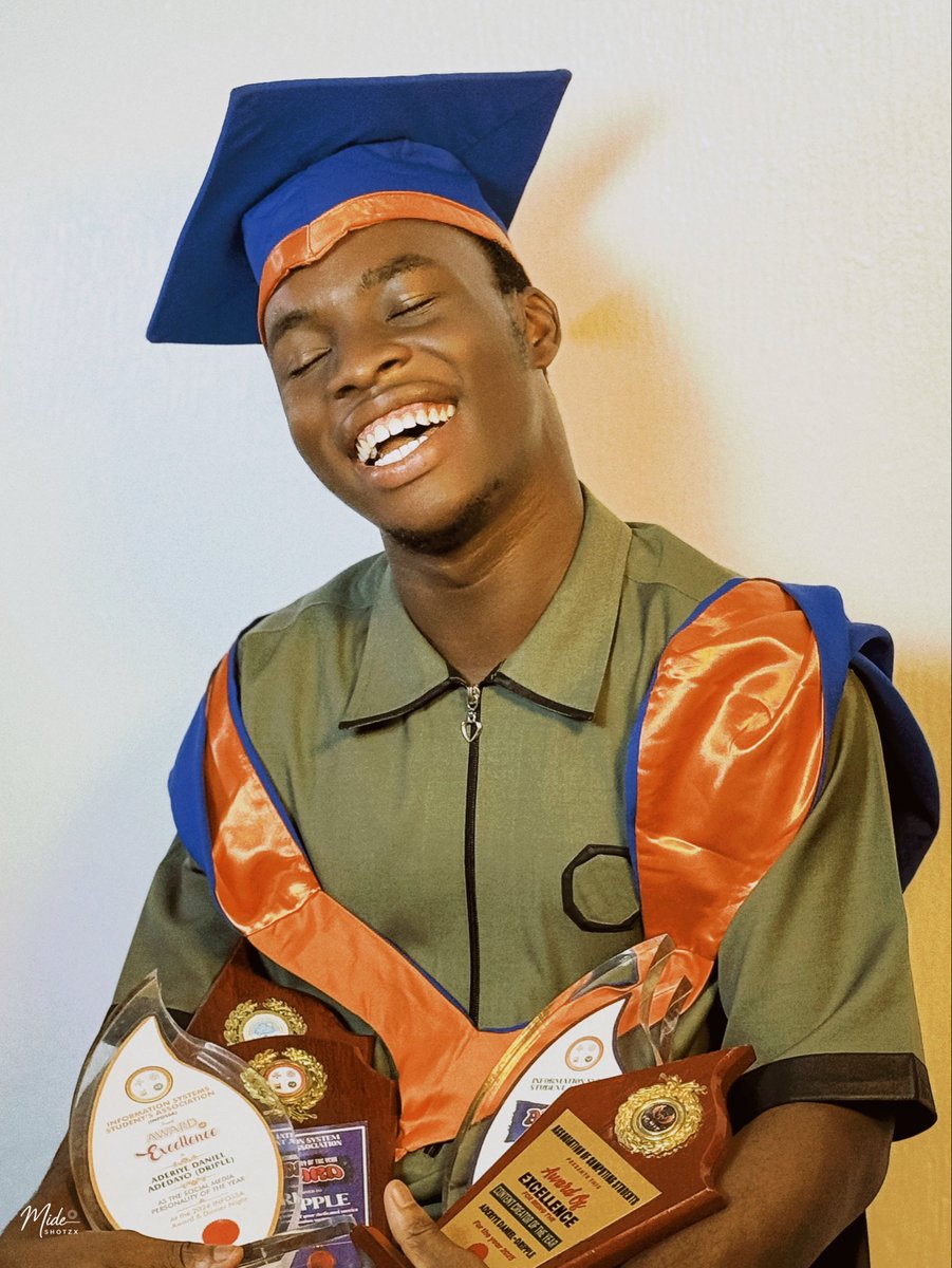 driple_szn's tweet image. “School na Scam” but I graduate 😌

Aderiye Daniel Adedayo(GMCPN)
B. Tech (FUTA)
Bachelor of Technology Information Systems.

Second Class Honors (Upper Division)✨