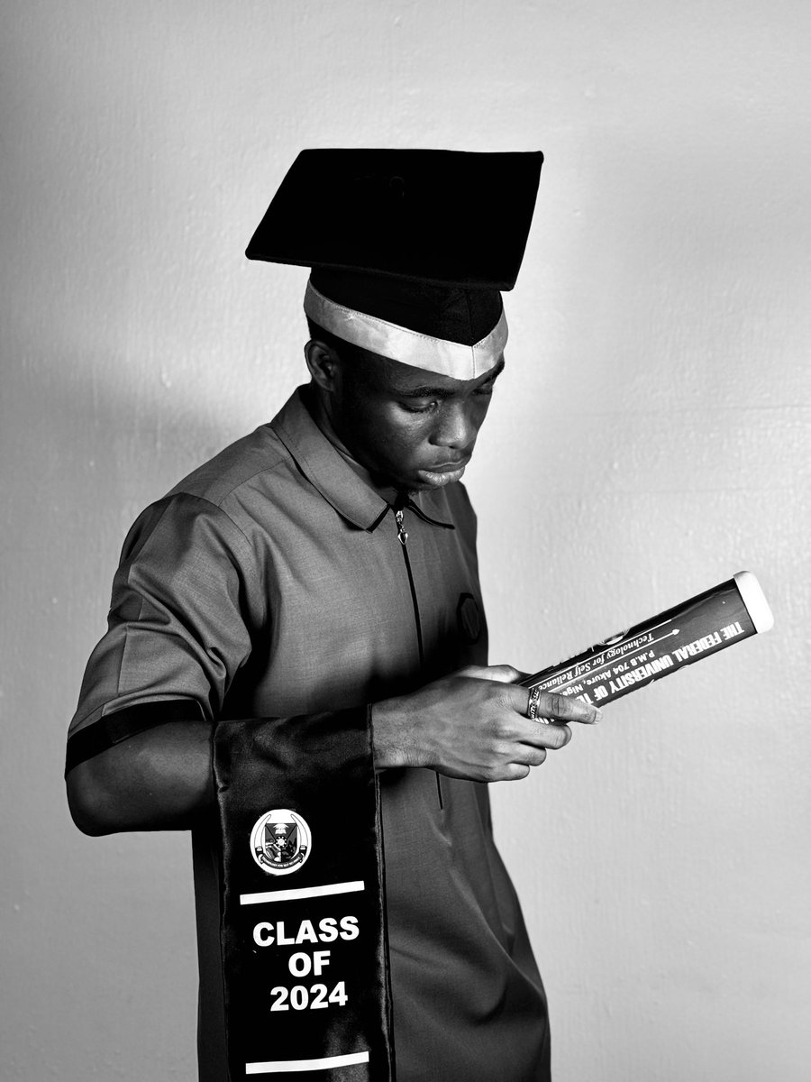 driple_szn's tweet image. “School na Scam” but I graduate 😌

Aderiye Daniel Adedayo(GMCPN)
B. Tech (FUTA)
Bachelor of Technology Information Systems.

Second Class Honors (Upper Division)✨