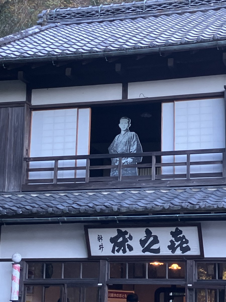 notsimantogawa's tweet image. アッ、死んでバッタに生まれ変わった方がいい人だ