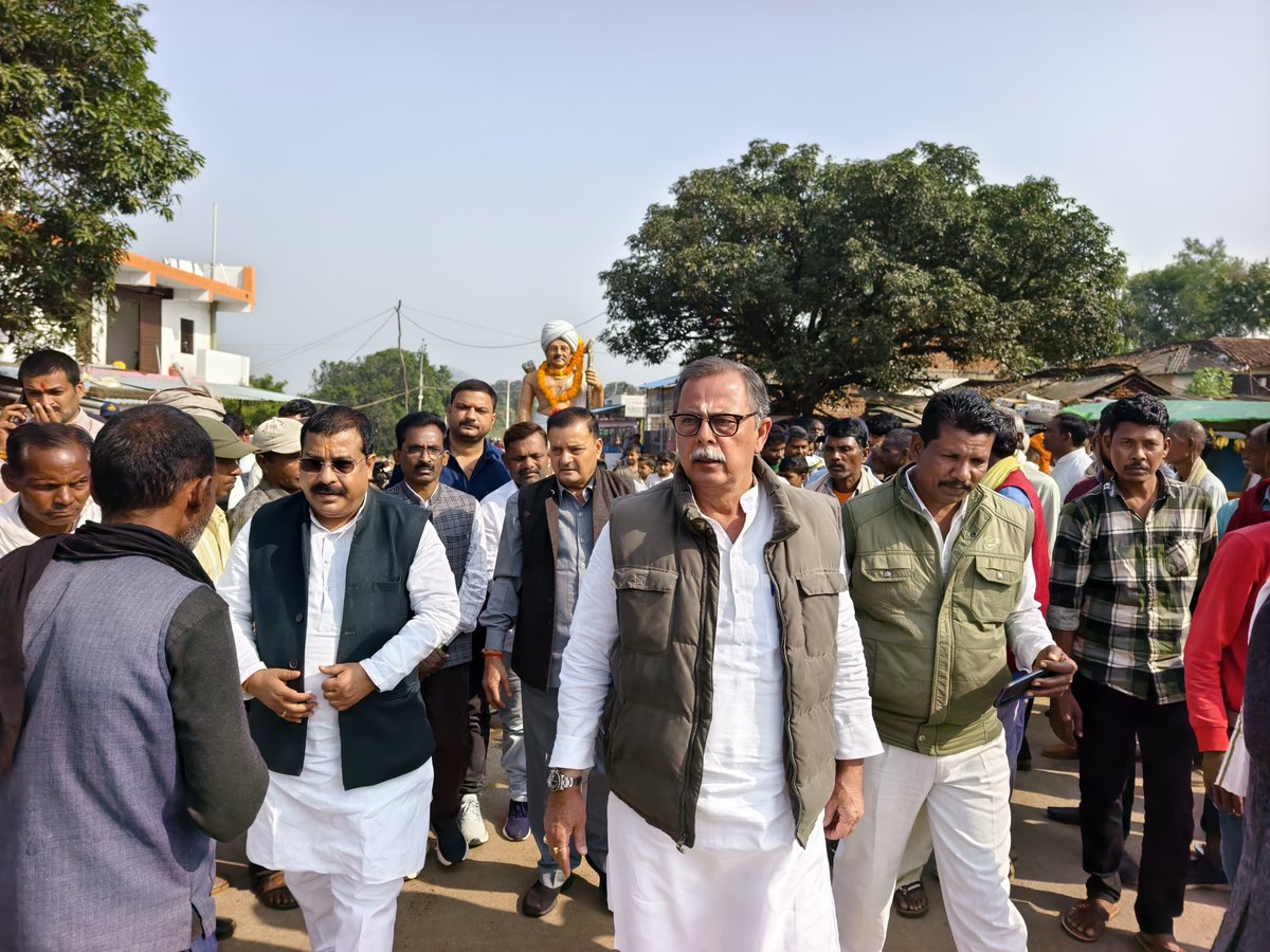 ASinghINC's tweet image. आज अपने विधानसभा क्षेत्र के कुशमहर चौराहे पर स्थापित भगवान बिरसा मुंडा की प्रतिमा पर पुष्पांजलि अर्पित की तथा उनकी जयंती के अवसर पर आयोजित स्थानीय कार्यक्रम में शामिल होकर श्रद्धांजलि निवेदित की।
धरती आबा का संघर्ष, साहस और आदिवासी समाज के अधिकारों के लिए उनका योगदान सदैव…