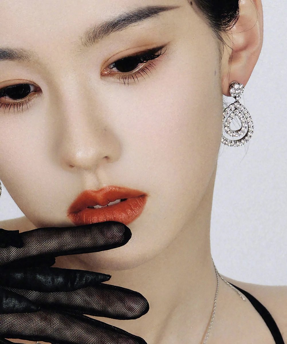 abaeksa's tweet image. A girl between light and darkness✨
#ChenDuling