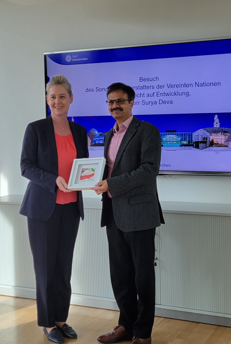 UNSRdevelopment's tweet image. #Germany Day 4: In Gelsenkirchen, I met CSOs working with marginalised / disadvantaged groups to understand challenges &amp;amp; good practices in implementing the R2D

It was a pleasure to meet Mayor Henze to discuss what more the Council could do to overcome gaps in SDGs implementation