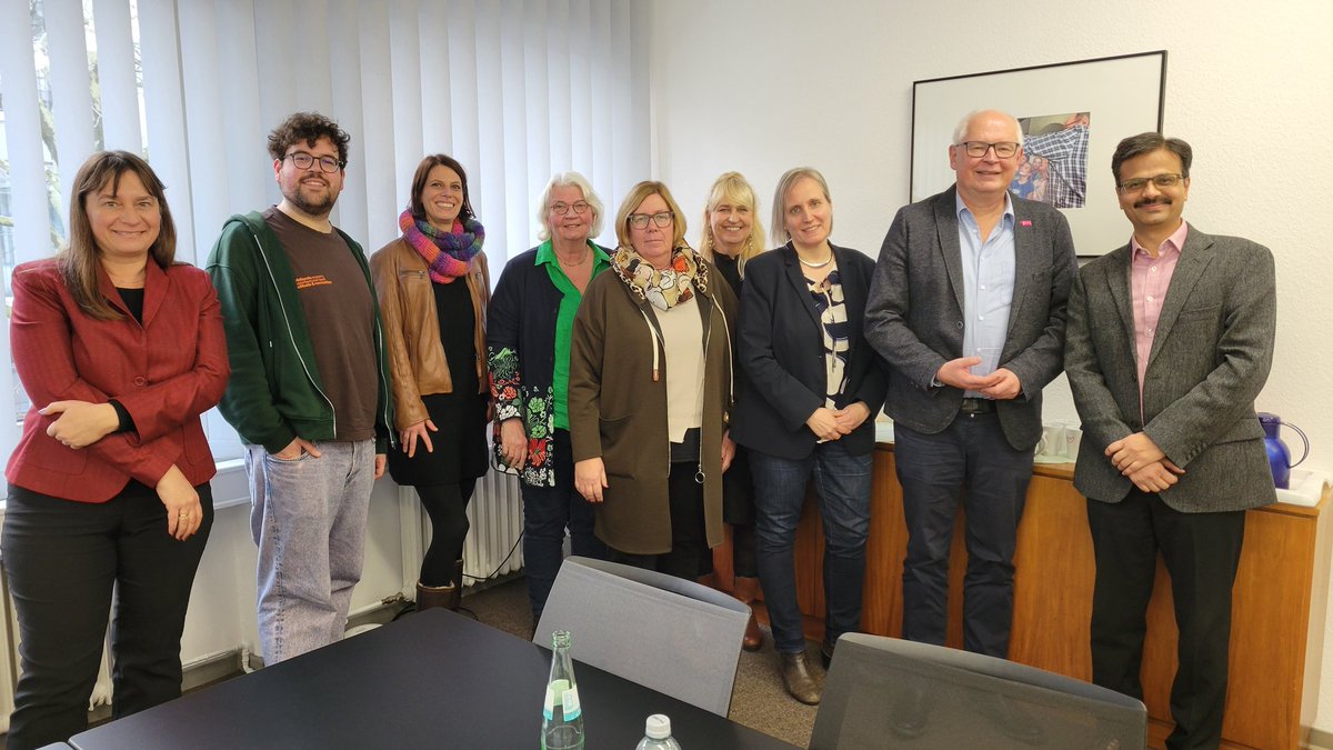 UNSRdevelopment's tweet image. #Germany Day 4: In Gelsenkirchen, I met CSOs working with marginalised / disadvantaged groups to understand challenges &amp;amp; good practices in implementing the R2D

It was a pleasure to meet Mayor Henze to discuss what more the Council could do to overcome gaps in SDGs implementation