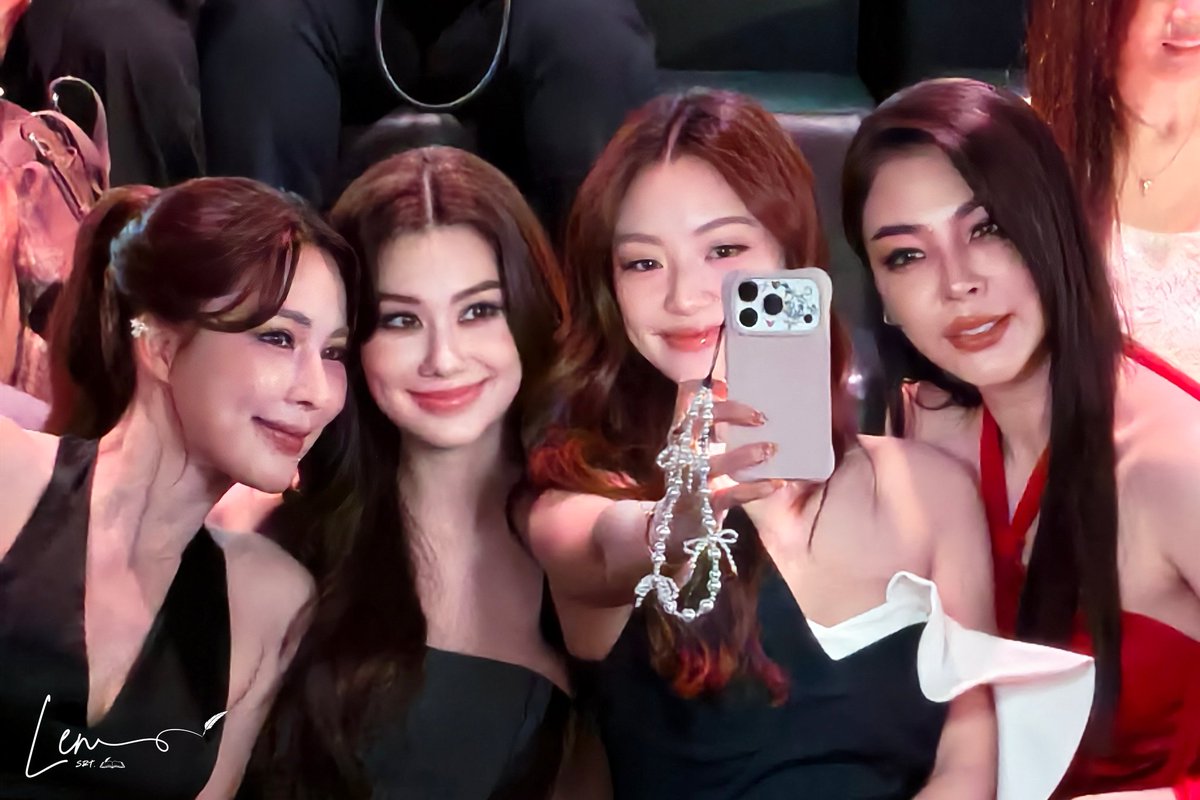 Name1H2C's tweet image. ชอบเฟรมนี้มากกกกกก

#wewearSilhouette
#silhouettexEFW