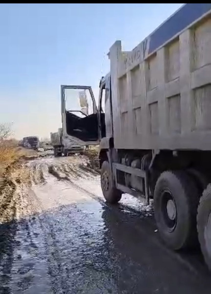 vahoel's tweet photo. Пришло видео из карьера Васильевка (гравий). На видео утверждается, что водитель-гражданин Кыргызстана сильно избит водителями-гражданами страны, которую нельзя сейчас произносить вслух…Видео в телеге. https://t.co/NPLGv7L5H3