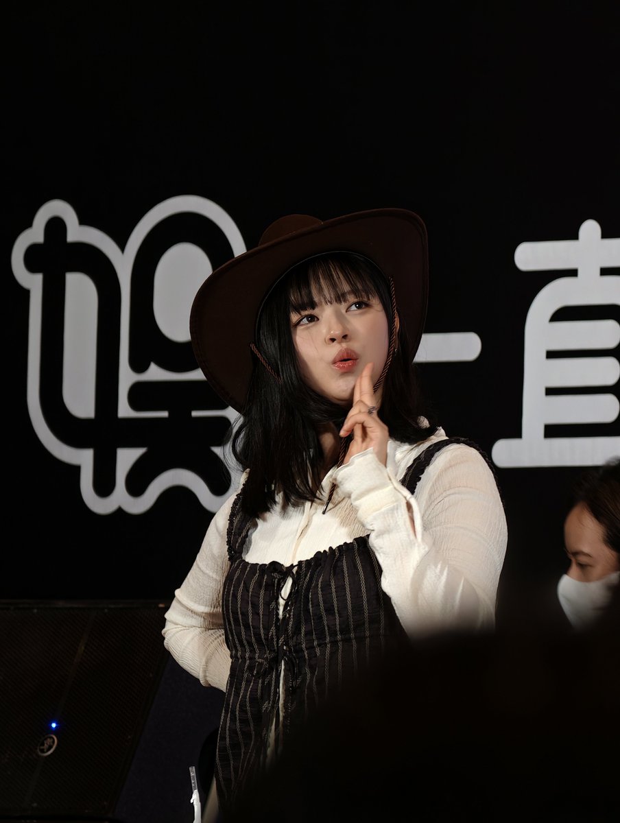 JeongyeonBar's tweet photo. 251105 YZY Fansign
Cowgirl Jeongyeon🥺🥺🥺

#JEONGYEON #정연 #ジョンヨン #定延 #TWICE https://t.co/0U0UeO6EtK