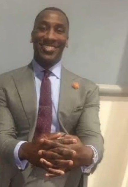 I don't know which one to play first, Detroit or Dispatch, or should I play alternately??

I hope my internet will be fine next week  qwq