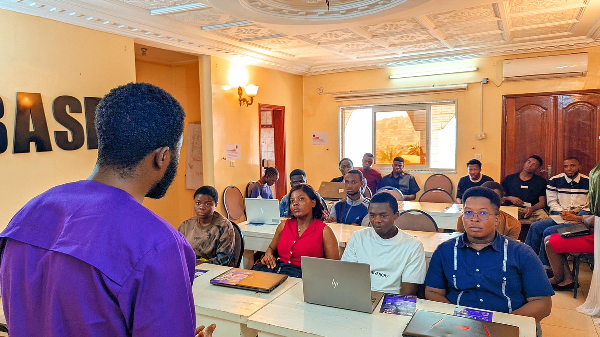 RebaseCodeCamp's tweet image. Orientation Day at Rebase Code Camp!

We can see vibrant eyes and eager minds!

#OrientationDay #Oct2025Cohort #RebaseCodeCamp