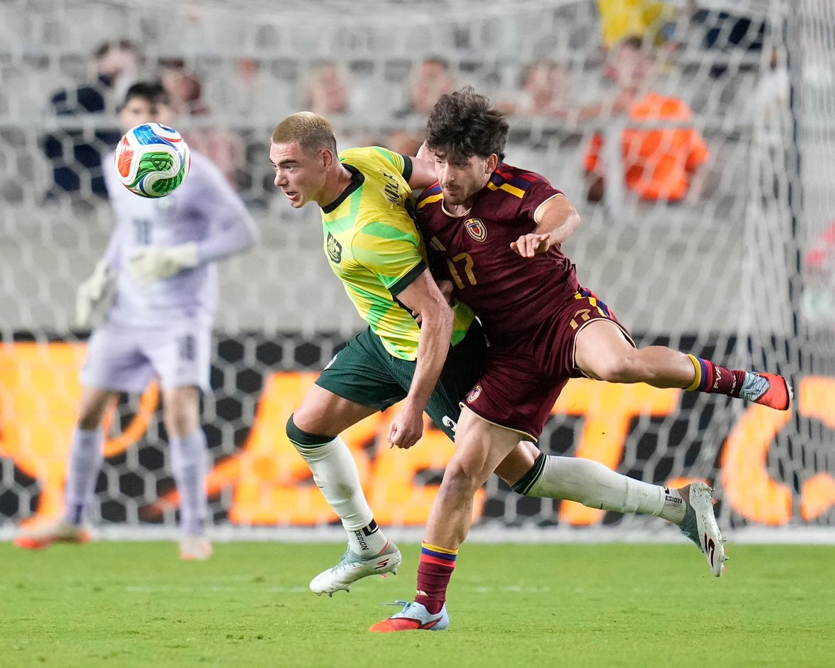 🇦🇺 Lewis Miller played the full 90 minutes for Australia in their 1-0 defeat to Venezuela in Houston, Texas earlier this morning.

#Rovers 🔵⚪️