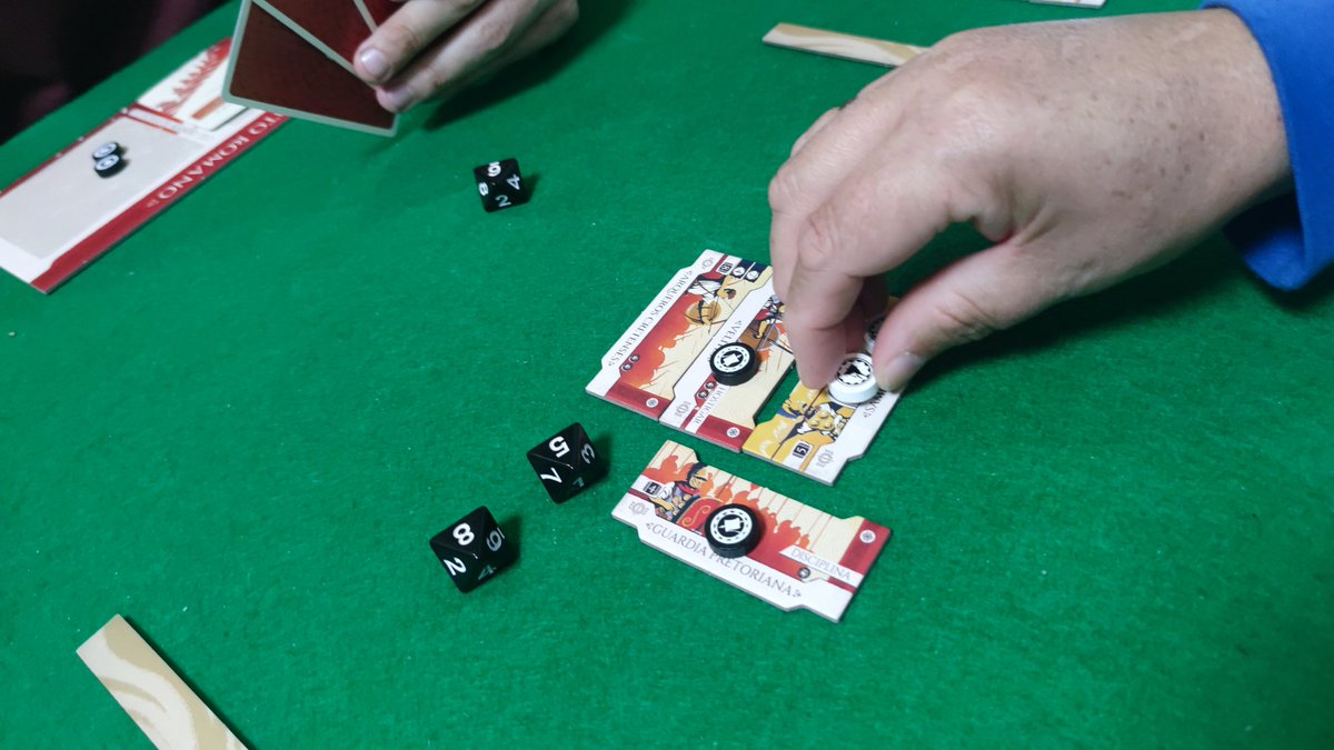 LudoVerde_'s tweet image. ¡Gran viernes de juegos con nuestros amigos de @dracoideas y @EclipseEditoria, con reglito final para el club. #TamboresDeGuerra se queda en nuestros estantes ¡Graciaaaaas!