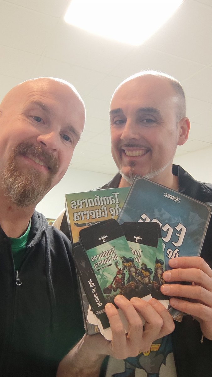 LudoVerde_'s tweet image. ¡Gran viernes de juegos con nuestros amigos de @dracoideas y @EclipseEditoria, con reglito final para el club. #TamboresDeGuerra se queda en nuestros estantes ¡Graciaaaaas!