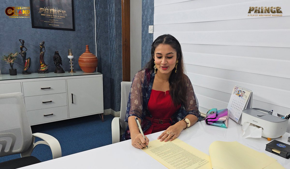 creativela84557's tweet photo. 🌟 Official Announcement!
Tasnia Farin joins #Prince — stepping into a pivotal role in one of the most anticipated Bangla films of the decade.
A new journey begins with Creative Land Films.
A new chapter rises. 🎬✨
#Prince#MegaStarSakibKhan #CreativeLandFilms #TasniaFarin https://t.co/ENL5e3eKLl