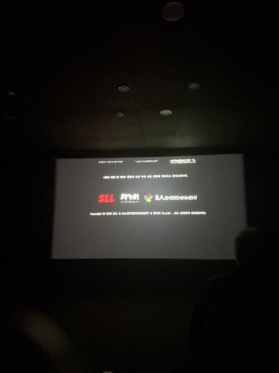 <하얀 차를 탄 여자> !!

후기에 추리 소설 책을 한 권 본 것 같다는 평이 여럿 있었는데, 정말로 그러함.. <하얀 차를 탄 여자> 라는 소설 안에 들어갔다 나온 것 같았어
그리고 정려원 배우의 연기가 정말 압권입니다.. 끝의 끝까지 예측할 수 없게 만들고, 긴장감을 놓치지 않게 하는 영화 귀하다!