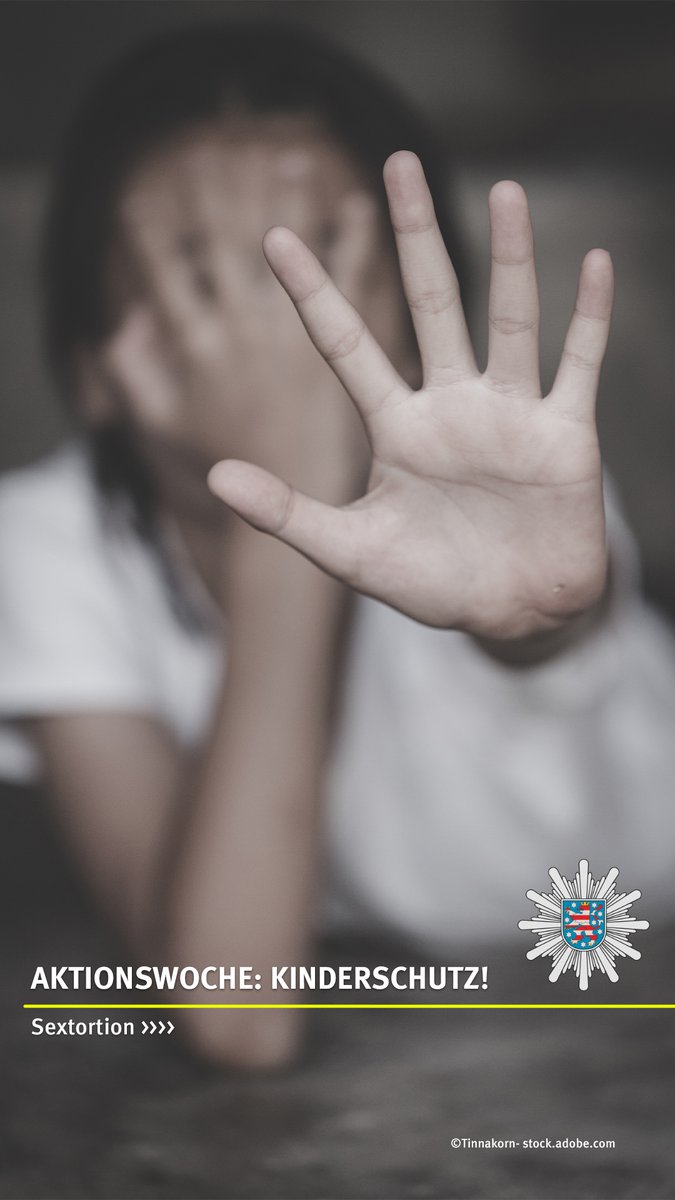 Polizei_Thuer's tweet photo. +++ Kinderschutz: Sextortion +++

Sextortion, schon mal gehört?

So gehen Täter online vor:
Ob in sozialen Netzwerken, Chats oder sogar auf Dating-Plattformen – Täter suchen gezielt den Kontakt zu potenziellen Opfern.  Am Anfang wirkt alles harmlos: nette Gespräche, Komplimente, Vertrauen. 

💬 Doch dann wird’s gefährlich:
⚠️ Vorschläge, Nacktbilder auszutauschen. 
⚠️ Videoanrufe, bei denen heimlich Aufnahmen gemacht werden. 
⚠️ Und schließlich: Erpressung mit diesen Bildern oder angeblichen „Hacks“.

Manche Täter behaupten sogar, sie hätten dein Handy gehackt – obwohl das gar nicht stimmt. 🎭 
Sie spielen mit Angst und Scham, um Druck aufzubauen.

🚨 Wichtig:  Lass dich nicht einschüchtern und geh nicht auf Forderungen ein. Sprich sofort mit einer Vertrauensperson oder der Polizei.

Erpressung mit Nacktbildern? So handelst du richtig!
Bleib ruhig – du bist nicht allein.
 So gehst du jetzt vor:

🚫 Kein Geld überweisen!  Täter hören nach der Zahlung meist nicht auf – sie fordern weiter.

👮‍♀️ Zur Polizei gehen!  Erstatte Anzeige – das ist der wichtigste Schritt.

❌ Kontakt abbrechen!  Nicht mehr reagieren, keine Diskussionen führen.

📱 Plattform informieren!  Melde das Profil, damit Inhalte oder Accounts gesperrt werden können.

📸 Beweise sichern!  Mach Screenshots von Chats, Nachrichten und Profilen.

🧾 Löschung beantragen!  Fordere beim Plattformbetreiber die Entfernung der Inhalte.

💬 Wichtig: Hilfe holen ist kein Zeichen von Schwäche – sondern von Stärke. 💪

Weitere Infos findest du hier: https://t.co/w5GWYf79Dd