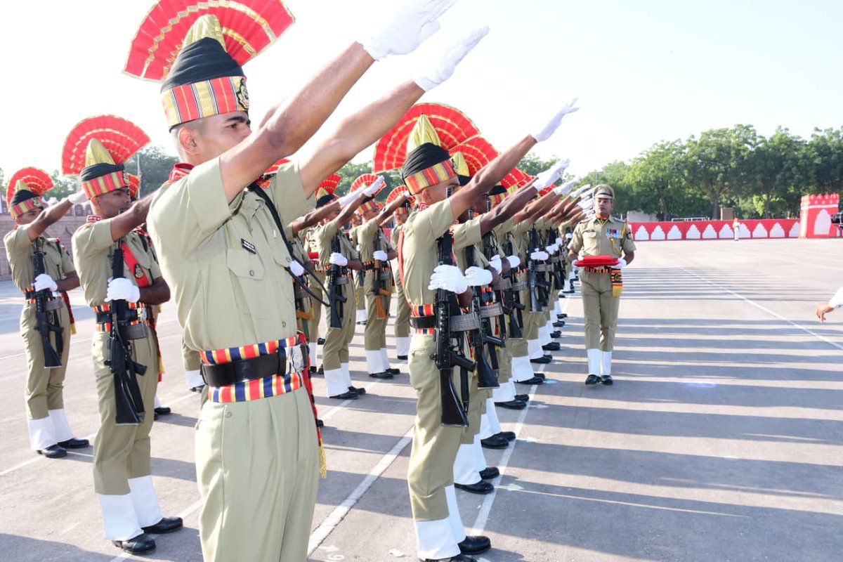 Attestation Parade of 239 Recruit/Constable (TM) was organized at STC #BSF Jodhpur. Sh Tsewang Namgyal, IPS, ADG BSF, Command HQ (Spl Ops) reviewed the parade as chief guest &amp; impressed upon the #Seema Praharis to uphold the ethos of the force.

#NationFirst