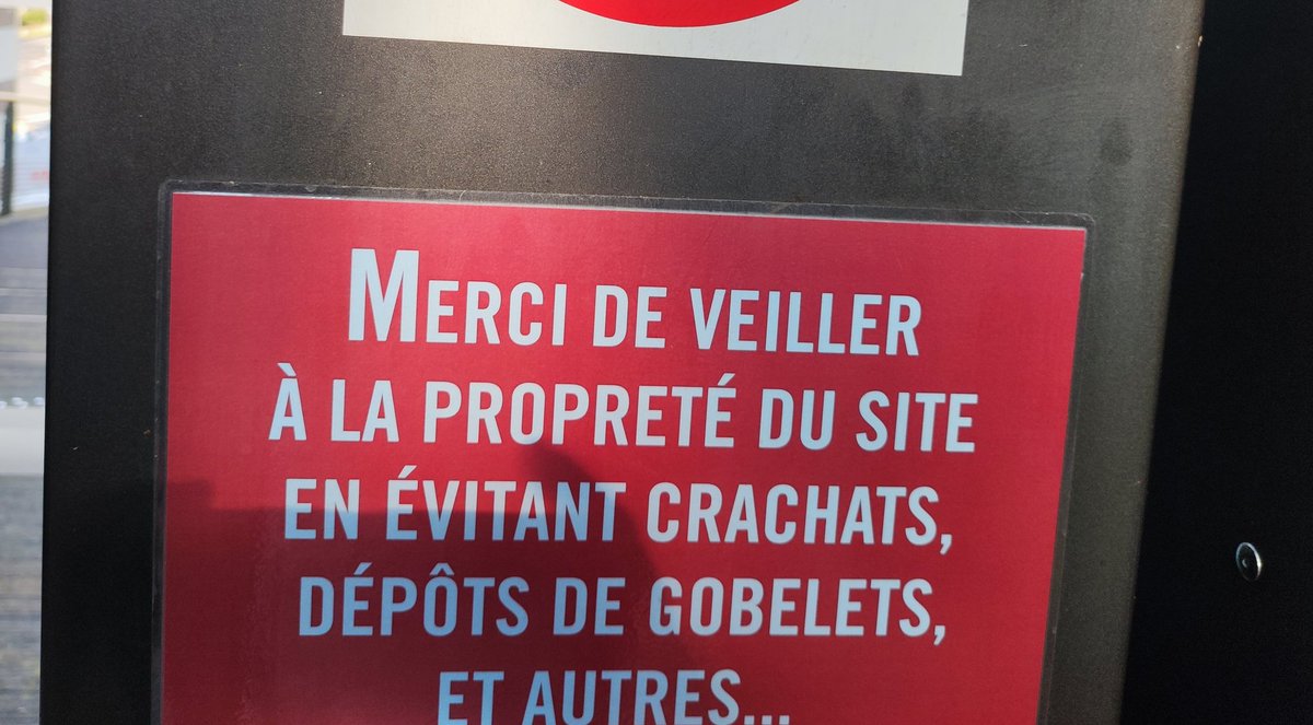 aux usa (=amerique) il ont les meme panneuax sauf que dessus il y a ecrit "merci de cracher et de jetter vos gobelet ds la nature svp et aussi vs pouvez tirez en lair ac votre mirtraillette"💪🇲🇾 on peux pas comprendre ac notre pauvre mentaliter de francais de emrdes😆😆🇫🇷🤮