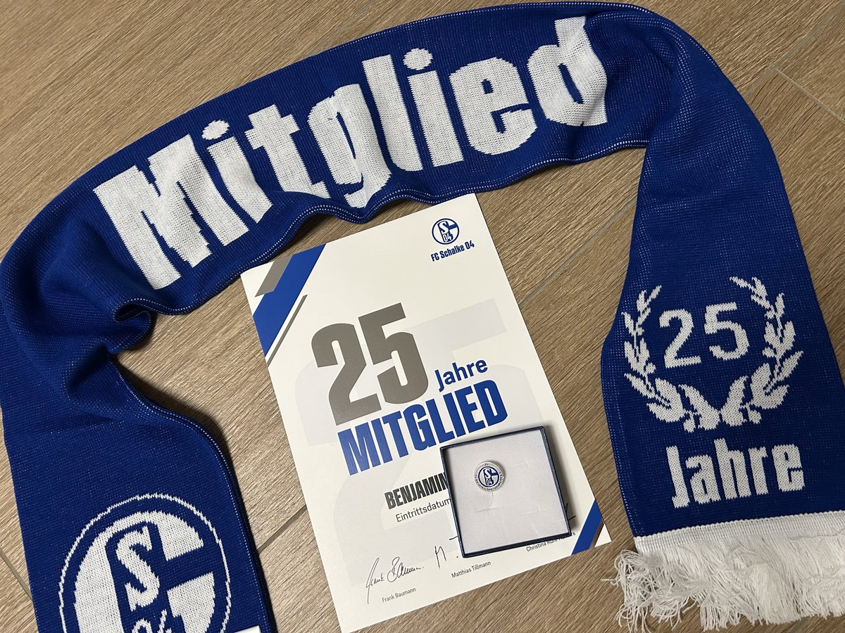 Pflichtveranstaltung! Auch nach 25 Jahren noch! 

Dieses Jahr mit kostenfreien Decken in der Arena! Sehr gut, <a href="/s04/">FC Schalke 04</a> 😉

💙🤍

#S04MV #Mitgliederpflicht #S04