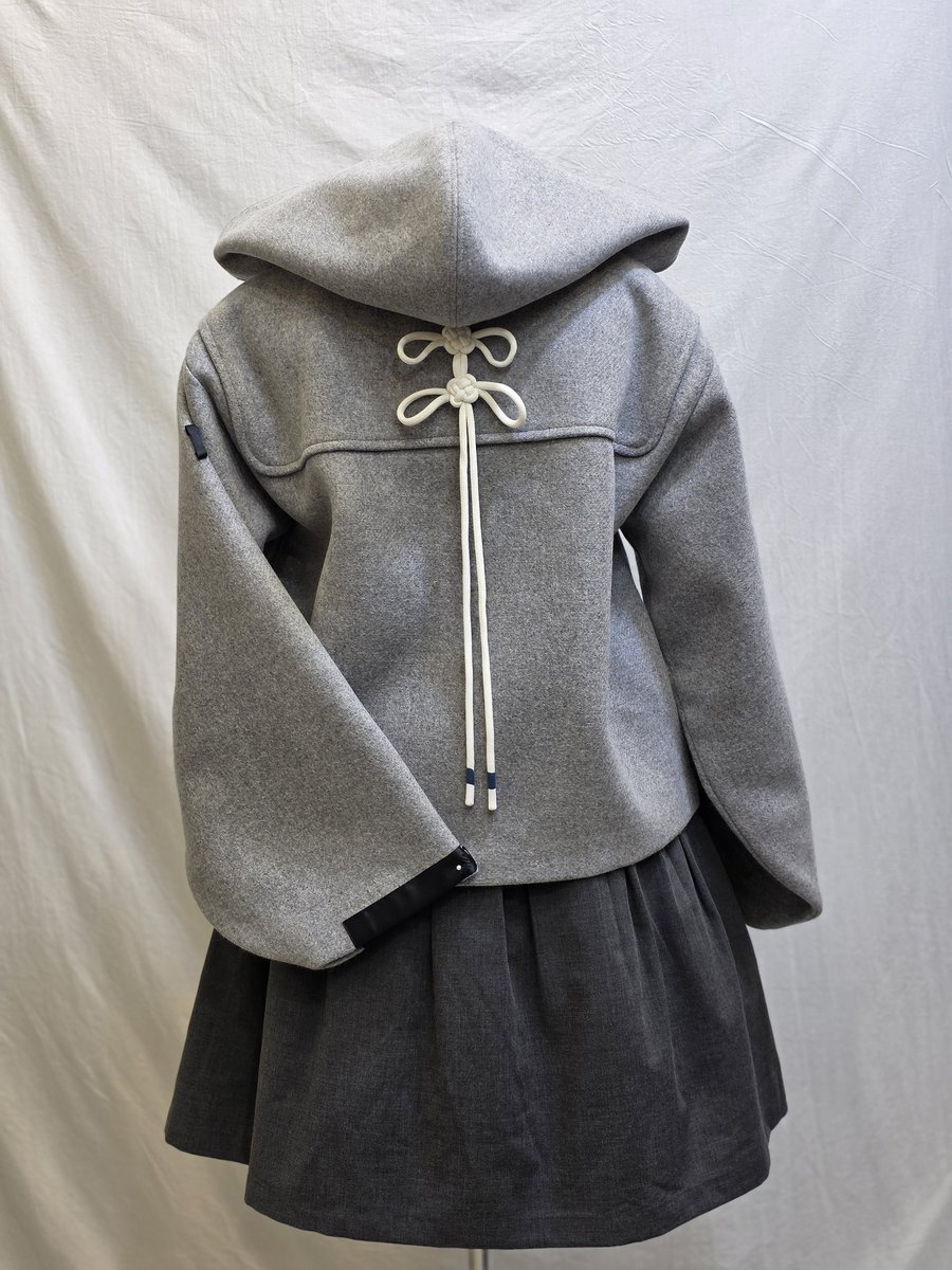 🌸꽃서울 재정비팀분들과 함께 공동제작한 겨울신상
왕후드 궁중 떡볶이 코트 <그레이>
판매가235000원
착한택배비 별도3000원
제작기간2-3주 소요
주문가능사이즈 타래 상세사이즈표 참조
(상세사진 타래계속)
주문번호 010 9016 3889
📍사진의 노리개 및 장식은 
셋팅 예시이며 비매품 입니당