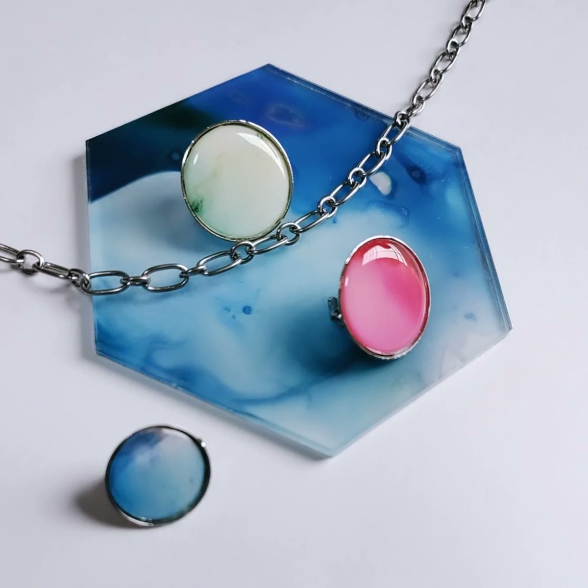 studio cult】Illustrator風ピンバッジ studio cult】Illustrator風