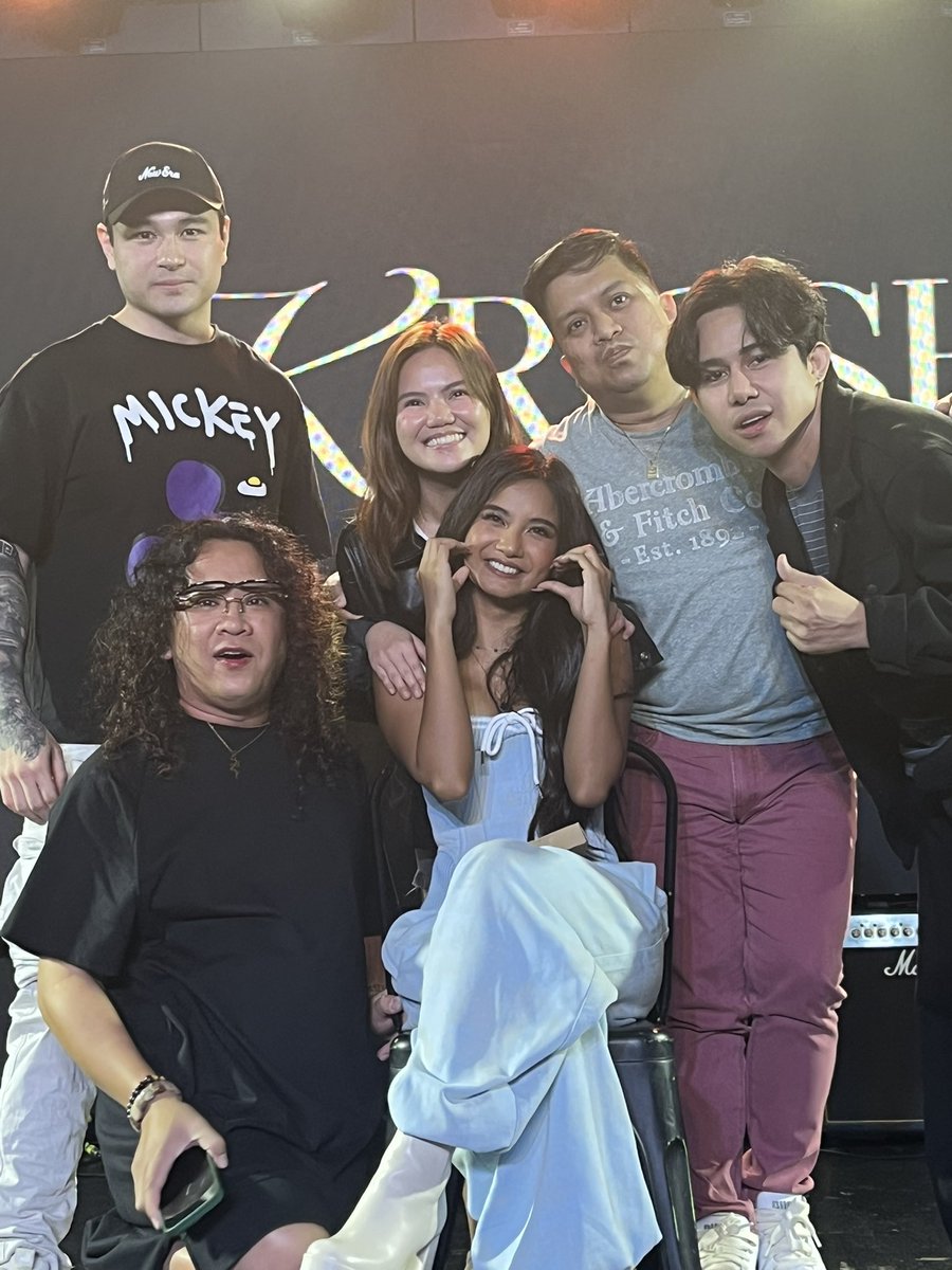 msqnacia's tweet photo. PSII Family

 #ParaSaBrokenhearted https://t.co/CtjgWba5Md