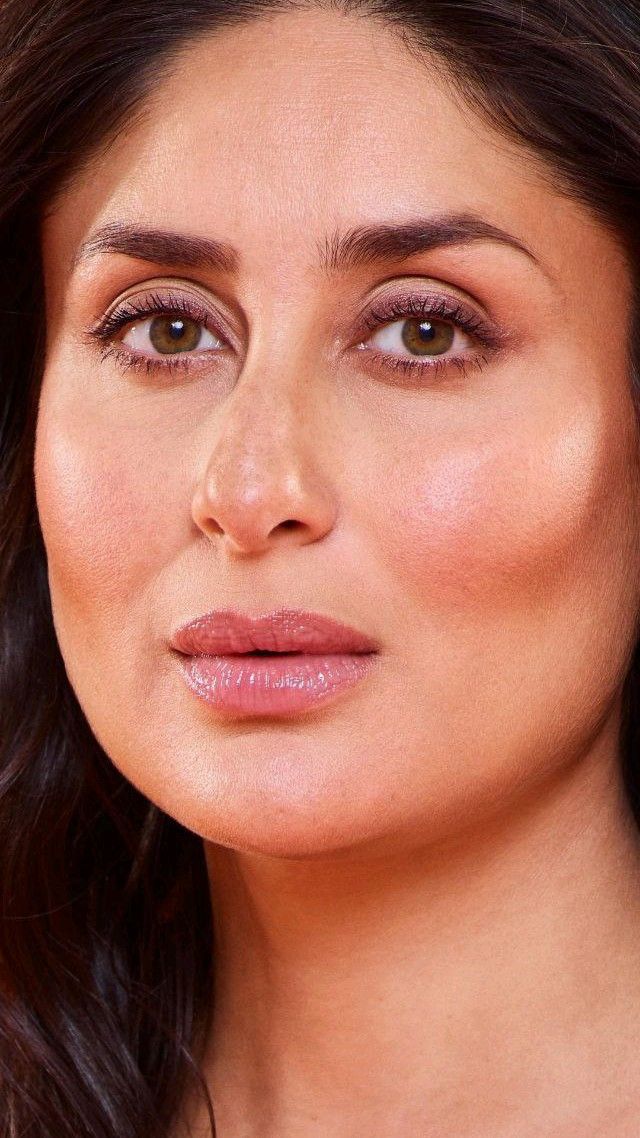 Kareenastann's tweet photo. While other Divas are struggling for Spot, She is enjoying at Top https://t.co/dkxnU4yFlM