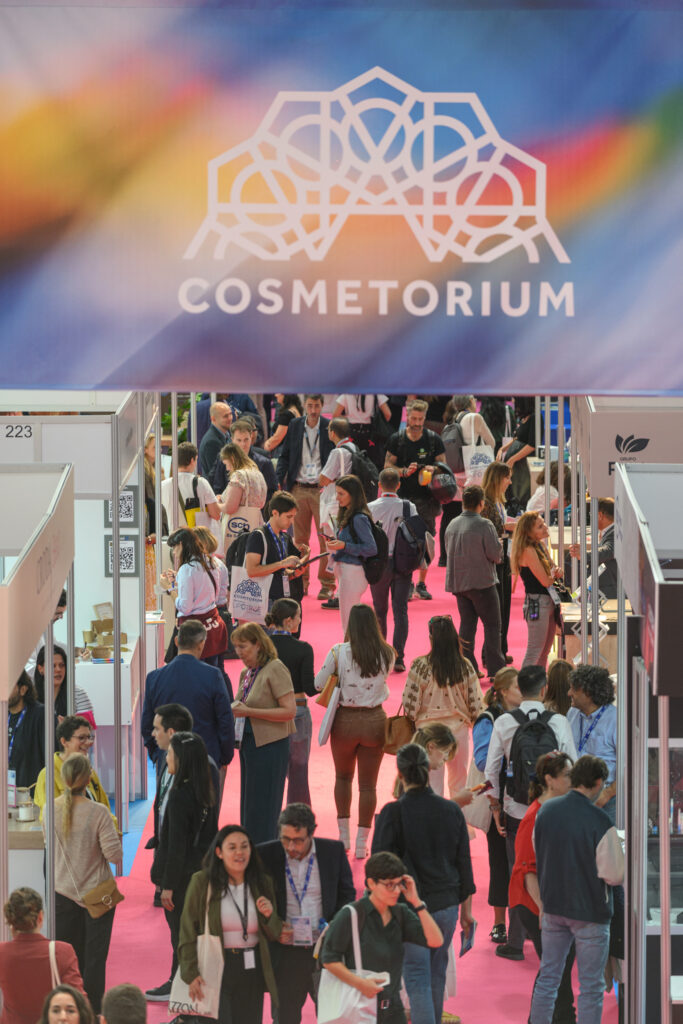 go_Resfo's tweet photo. 🌿 En #Cosmetorium2025, los miembros de @go_Resfo (Foresin, @uvigo  y @XagoazaP)  trabajaron con empresas del sector para explorar el potencial de la resina y sus derivados en cosmética y perfumería. https://t.co/4RHol6XzZE
#ResinaGallega #Cosmética #Resina https://t.co/Lut6uqhLqz