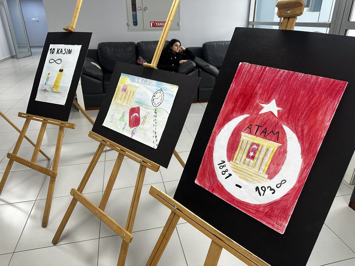 🇹🇷 10 Kasım Atatürk’ü Anma Günü dolayısıyla, güzel sanatlar atölyesi öğrencilerimizin büyük emekle hazırladığı Atatürk temalı resim sergisini hafta boyunca merkezimizde ziyaretçilerimizle buluşturduk. 
Atamızı rahmet, minnet ve derin bir özlemle anıyoruz… 🇹🇷 #gsbgm #bafragm