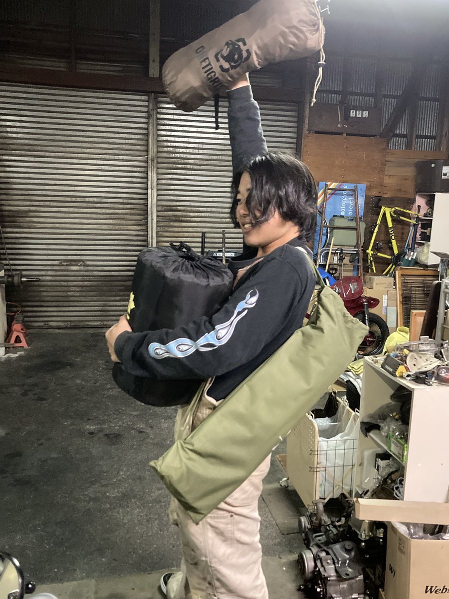 弟子くん、キャンプを始めたい‼︎と言うので使わない道具類をお手伝い賃の代わりに...(シュラフ、コット、ソロテント)本人テンション爆上がりです😅来年には北海道ツーリングに挑戦するそうです。