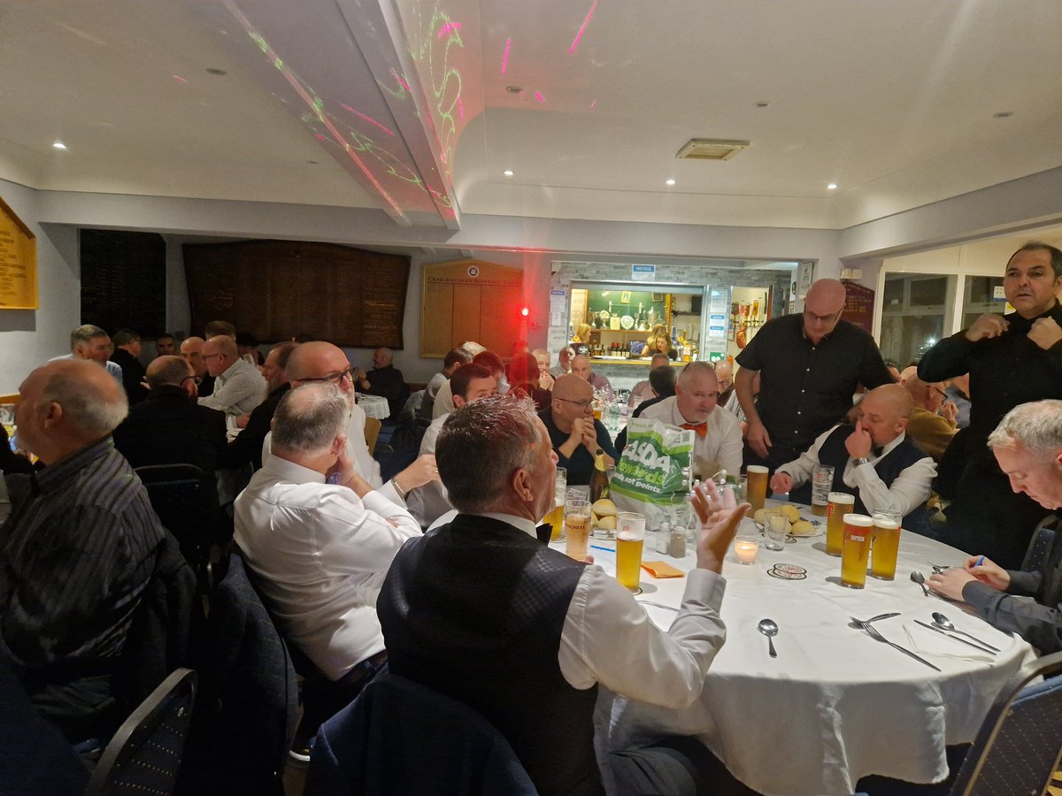 ThebfgGazza's tweet photo. Another fantastic night at @Craigybowls with the brilliant John Geoghan &amp; MC Alan Banks (thanks for the lifts 😊) already looking forward to the next one! https://t.co/OcF2XjqPK8