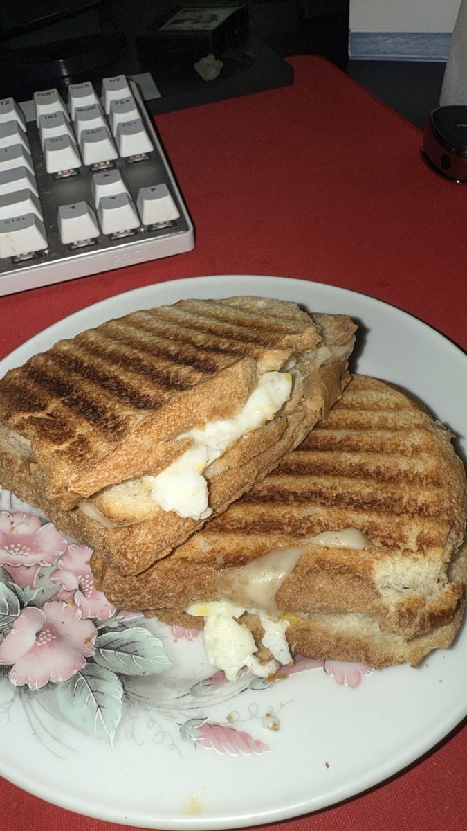 dersin2k's tweet image. Pãozinho com ovo e jaja tem café #BotanoToddy