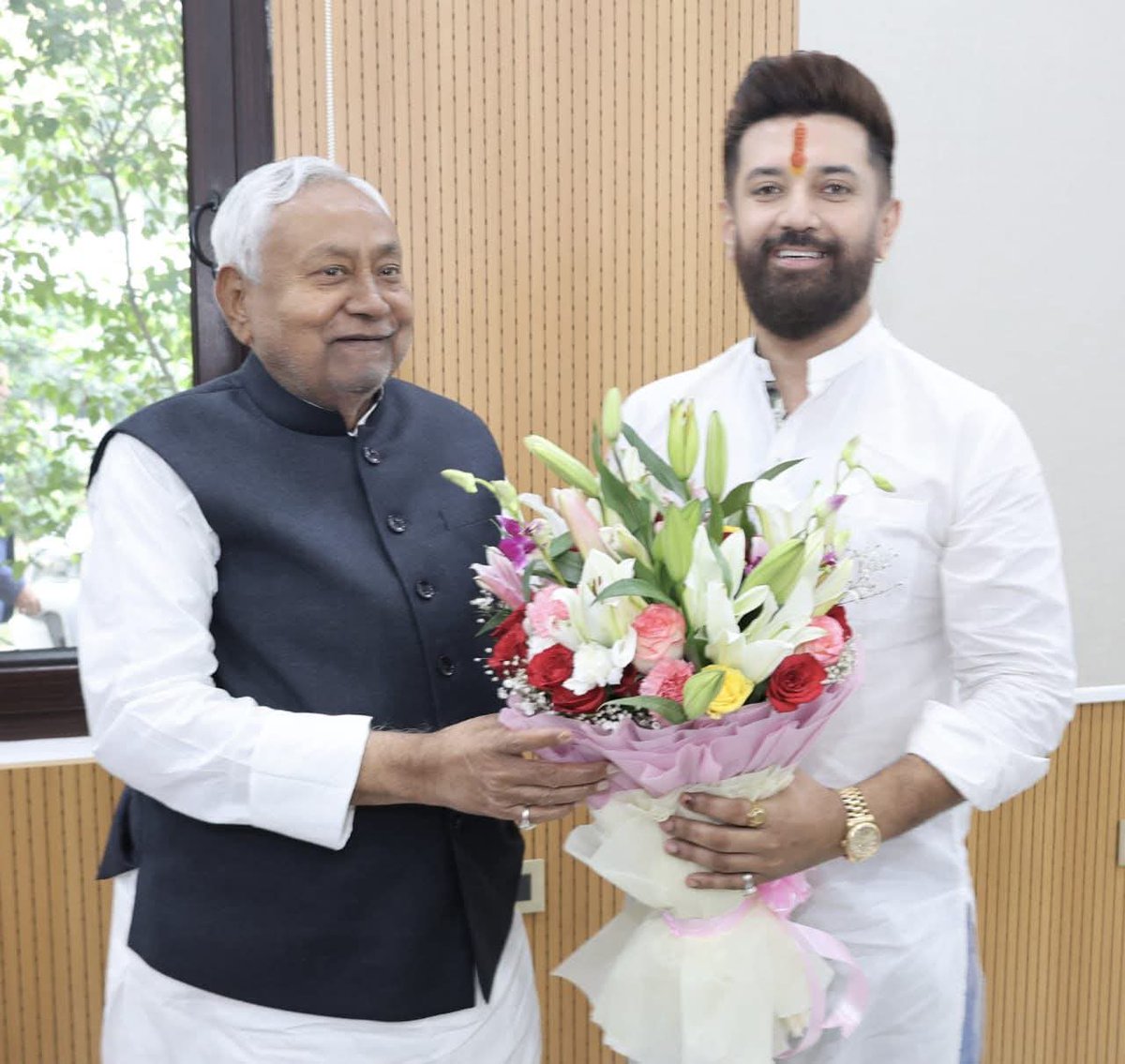 Manojkumarray82's tweet image. आप दोनों को ही बहुत-बहुत बधाई#@