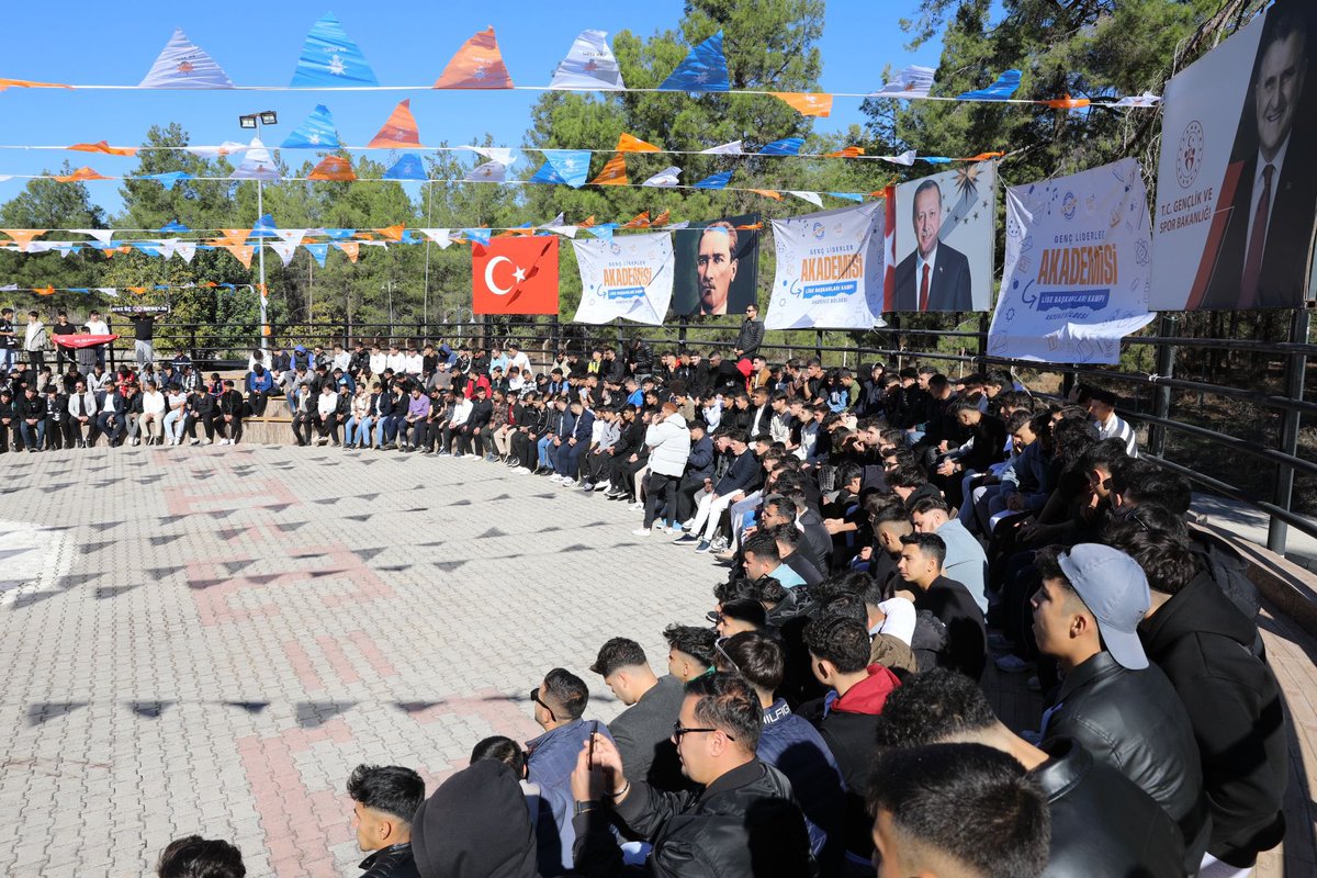 yenisecmengm's tweet photo. 🏕️”Genç Liderler Akademisi” 
Lise Başkanları Kampı Akdeniz Bölgesi

2.🗓️
Yeni Seçmen Başkanımız @tkutluay64 ile birlikte bugün Antalyada Lise Başkanlarının Sorumluluk Bilinci, Seçim & Sandık Bilinci ve Gençlerle İletişim ve Sosyal Medya adlı seminerlerimizi gerçekleştirdik

Enerji, birlik ve motivasyon dolu kampımız devam ediyor! 🚀🙌
#AKGençlikYetiştirir