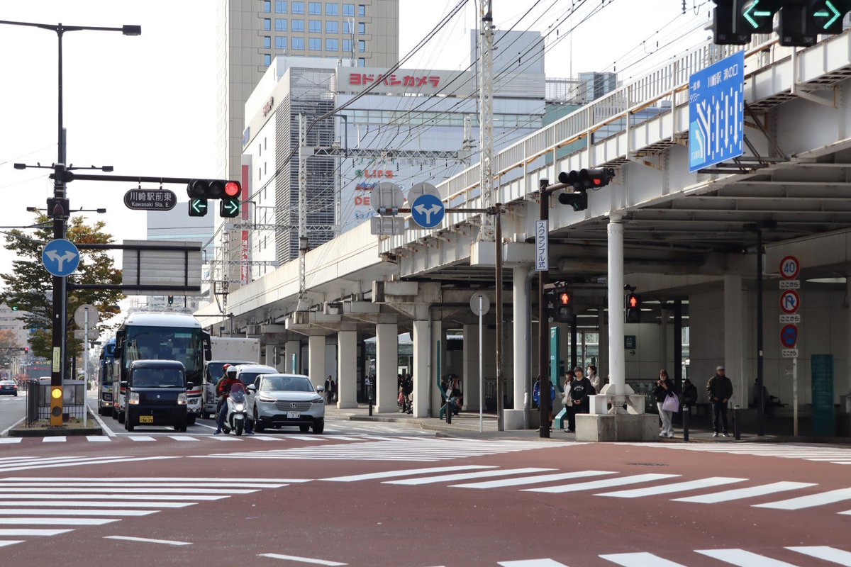 いまから60年ほど前、高架化直前の京急川崎駅前。かつては国鉄(現JR