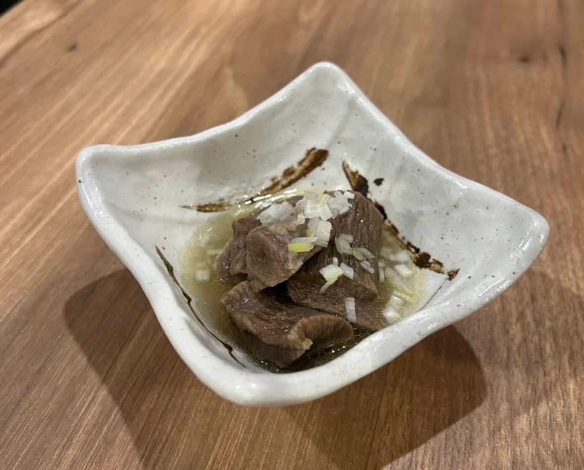 AKAGAME_'s tweet photo. 赤龜OPENしました‼️✨

本日のお通し「牛タン筋塩レモン煮込み」

日本酒もたくさんご用意しております！
本日も通常通り3時まで営業いたします！ご来店お待ちしております#亀戸#居酒屋#赤龜#本気メシBAR赤龜#お酒#ハイボール#日本酒‼️ https://t.co/EjbPgMQ7dP