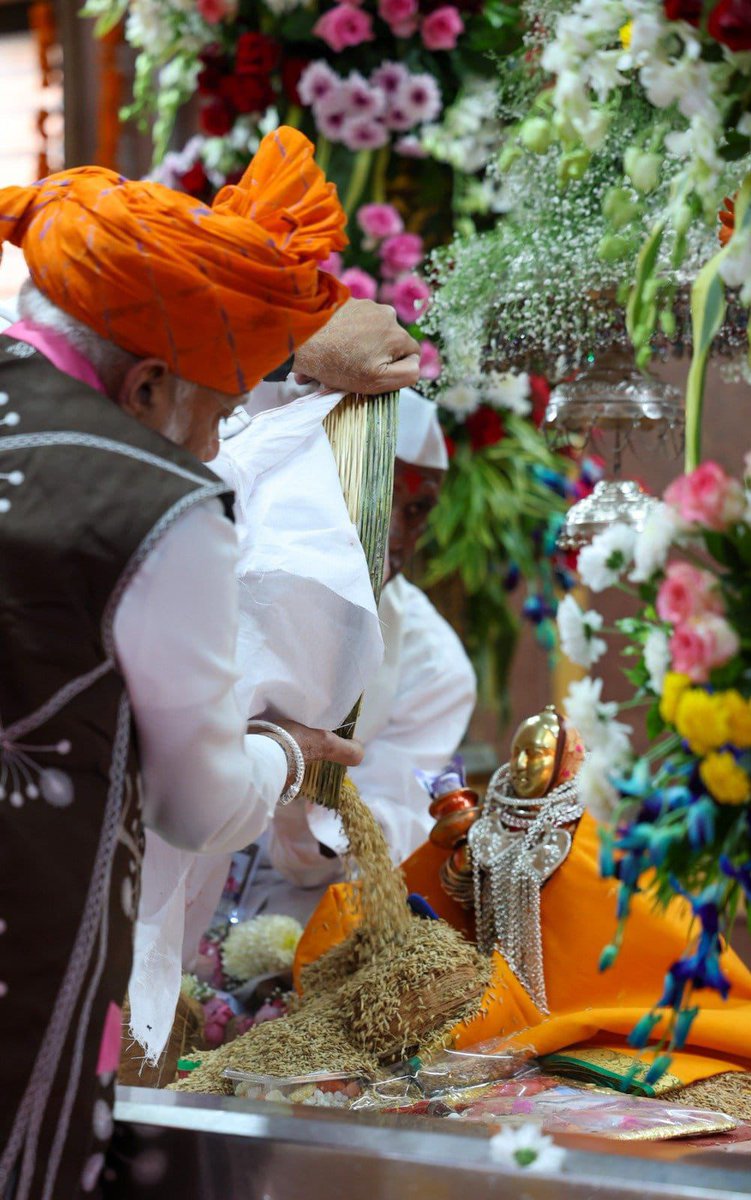 યશસ્વી પ્રધાનમંત્રી શ્રી નરેન્દ્ર મોદીજીએ આજે નર્મદા જિલ્લાના પ્રસિદ્ધ તીર્થ દેવમોગરા મંદિરમાં દર્શન કરી, પૂજા અર્ચના કરી. 

#JanjatiyaGauravDiwas