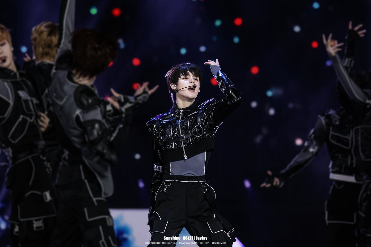 jayjay06127's tweet photo. 251114 KGMA jayjay 
#JJ #JUSTIN #JUSTINJAY #SMTR25 #KGMA2025 #제이제이 https://t.co/eziVWeQxNz