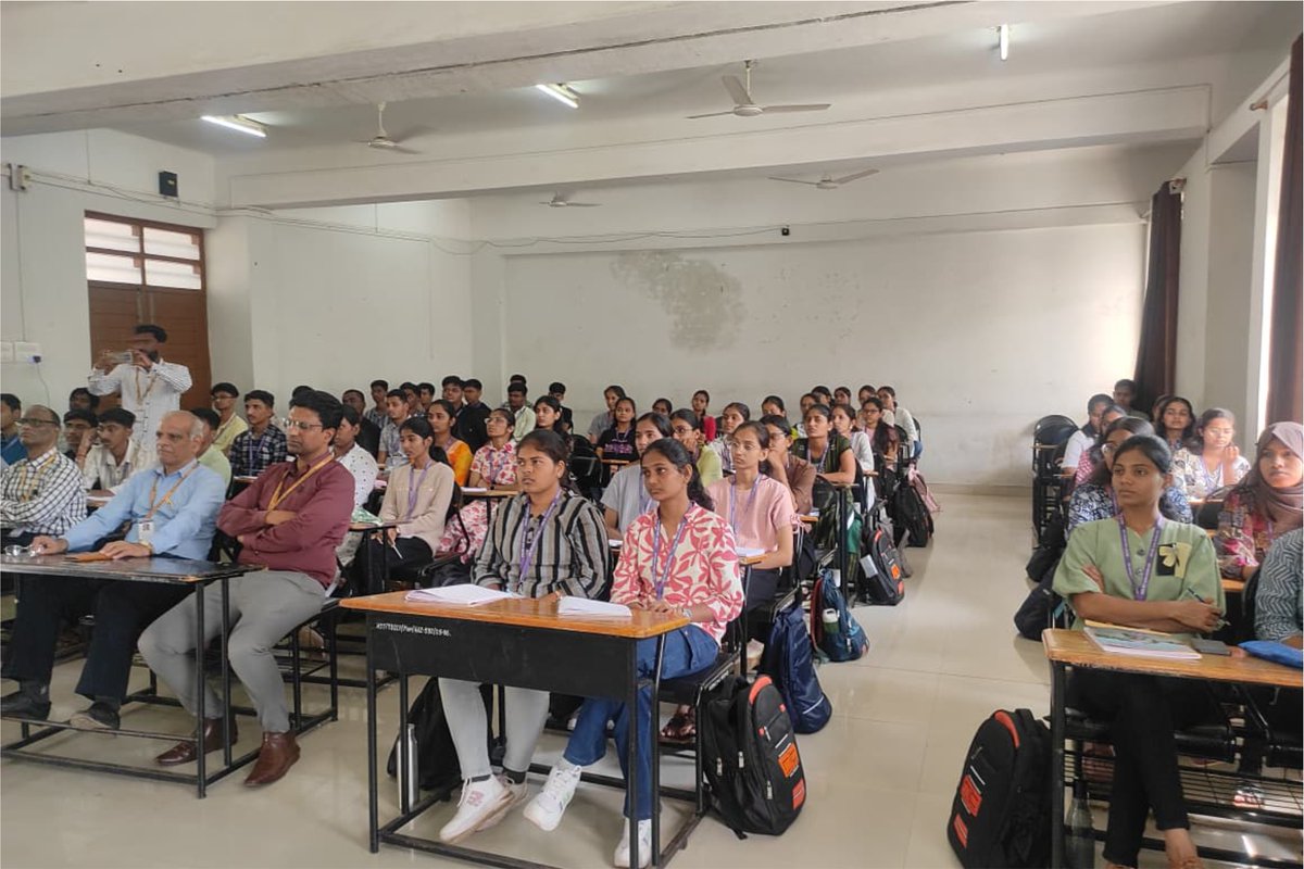 ritindia1983's tweet image. Our distinguished alumnus Shri Guruprasad Patil (B.Tech CSE, 2022) delivered an insightful session on 4th November 2025, sharing emerging research trends and exciting opportunities in the quantum domain.

#QuantumTechnology #RITAlumni #Innovation #Research